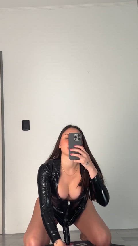 How do you react if I showed up dressed like this ?