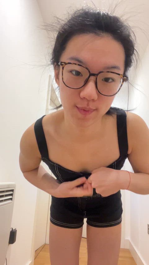 Small boobs but a nice rice cake!