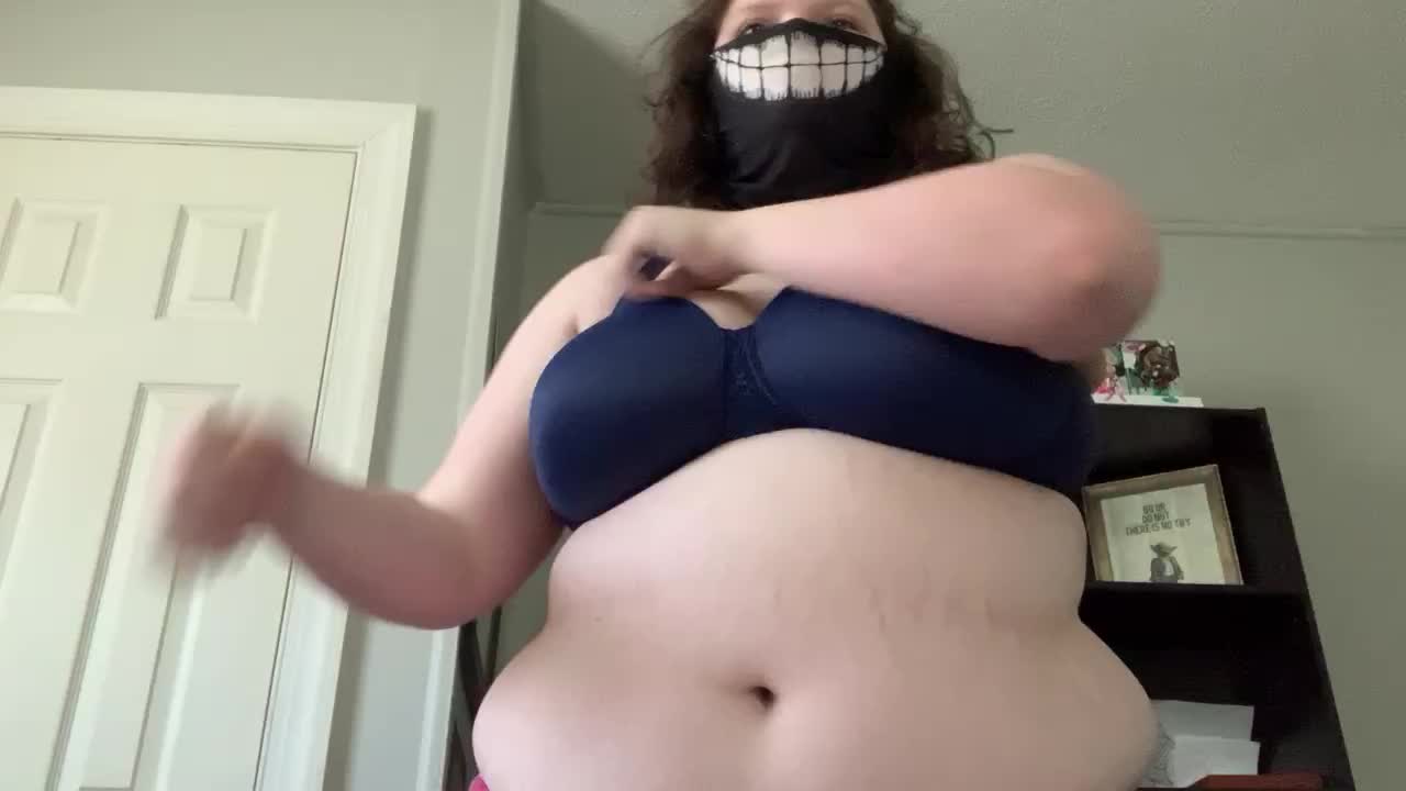Taking off that tight bra~