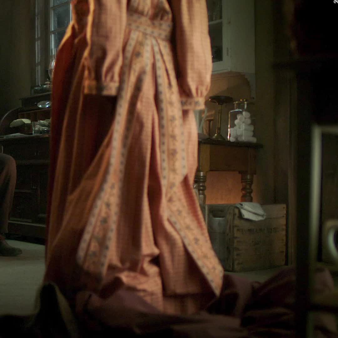 Tessa Thompson BACKBURGER in 'Copper' S2E2