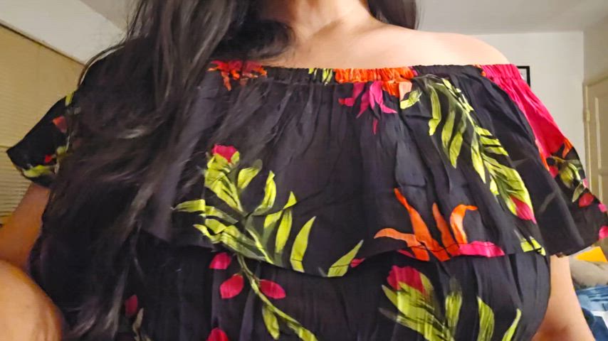 The dress I ordered arrived today, so I had to try it on and realized it's perfect for showing off the girls.