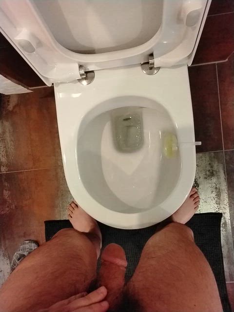 [36] bi married dad here, morning piss