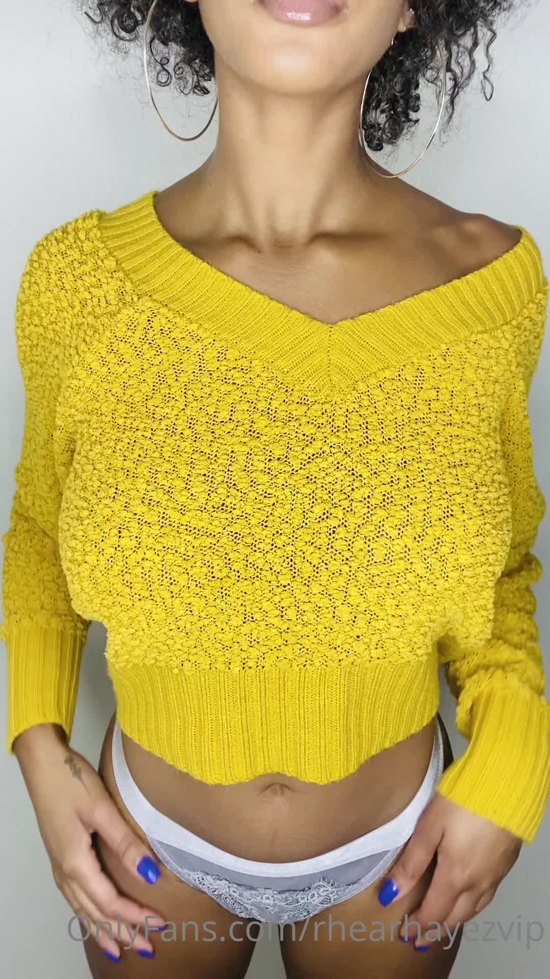 Check link in comments for her content💦🔥👇🏽