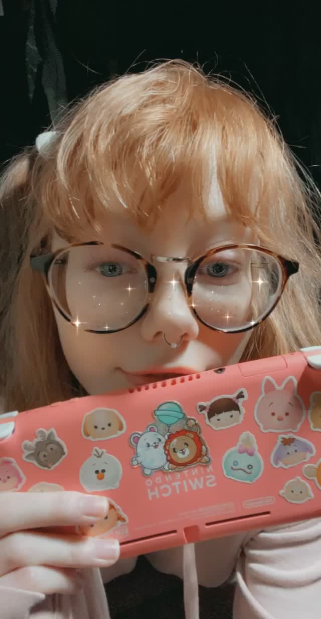 Hi riends! i’m so happy ☺️ today wasn’t going so well but wow did it get better 🥰 i hope you’re having a good day!! 💕💕