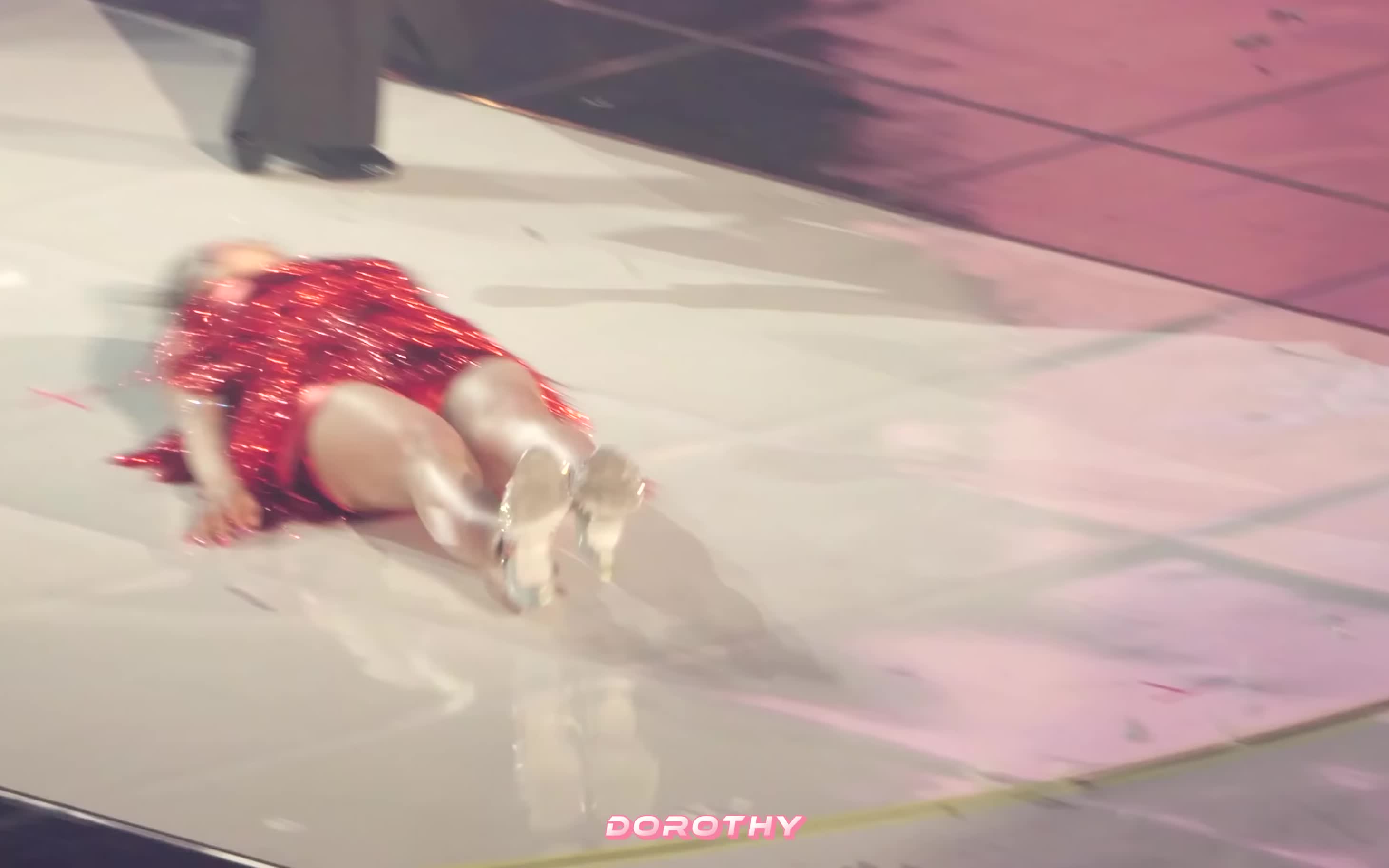 Apink - Bomi spinning into position