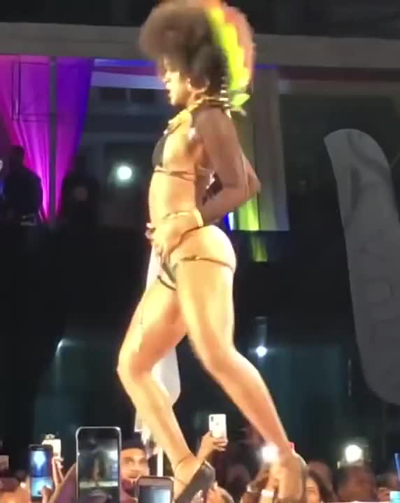 This ebony runway model?