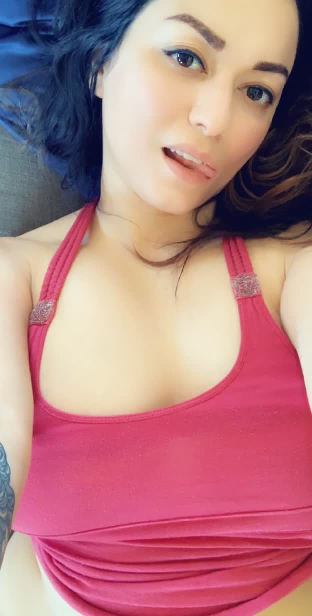 Who doesn’t love a smile and some titties 🥰