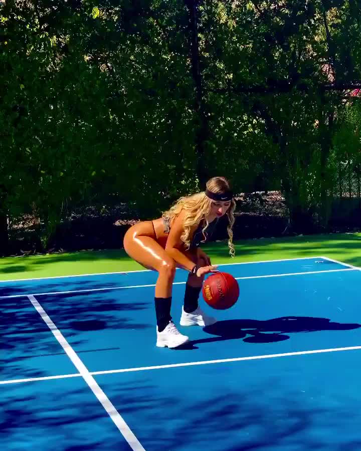 Who Wants To Be Abella's Coach 🏀?!