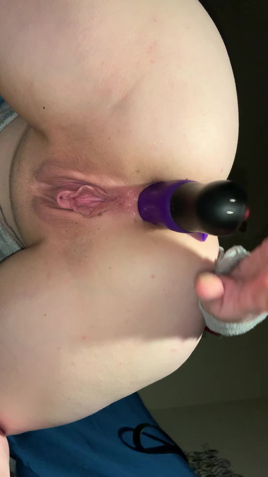 Using my fun factory thrusting dildo in my tight little asshole, what do you think? 😻💖🌸