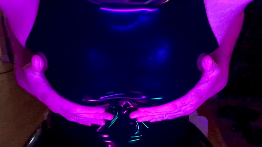 You don’t need to be a wizard to ponder these orbs 🔮🖤✨