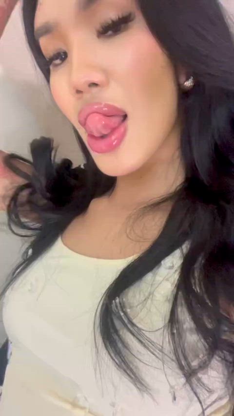 Does my girl cock turn u on?🥰