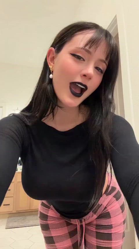 Who appreciates college boobs?