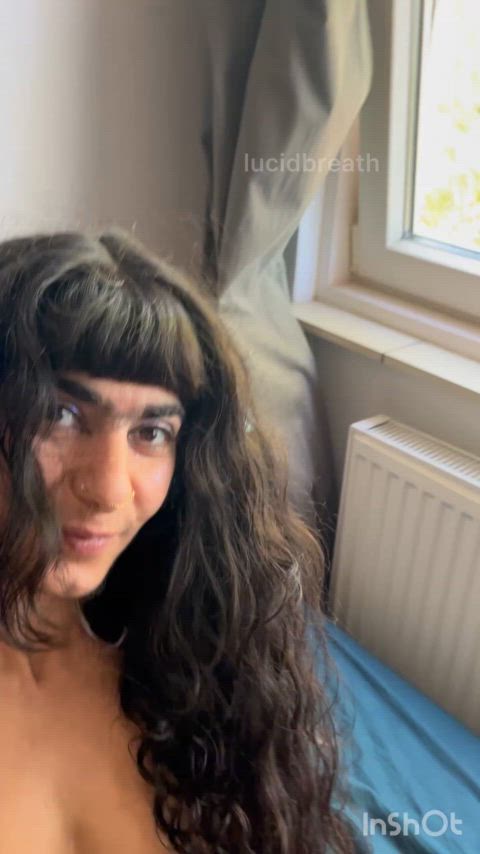 The hairs keep the flavors of the juice that’s why a hairy ass smells so enchanting