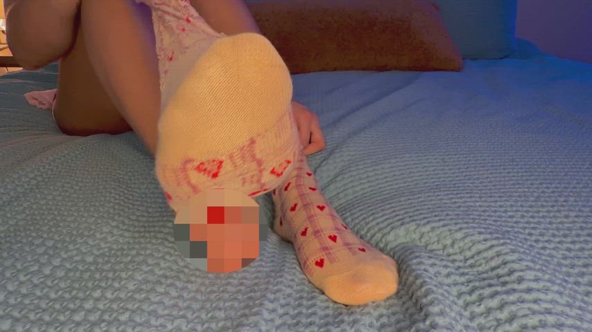 Wasting your entire lunch break to watch on repeat. Does your boss know you’re a pixel pumping gooner?