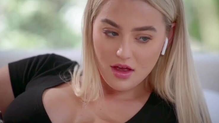Curvy blonde cute pornstar