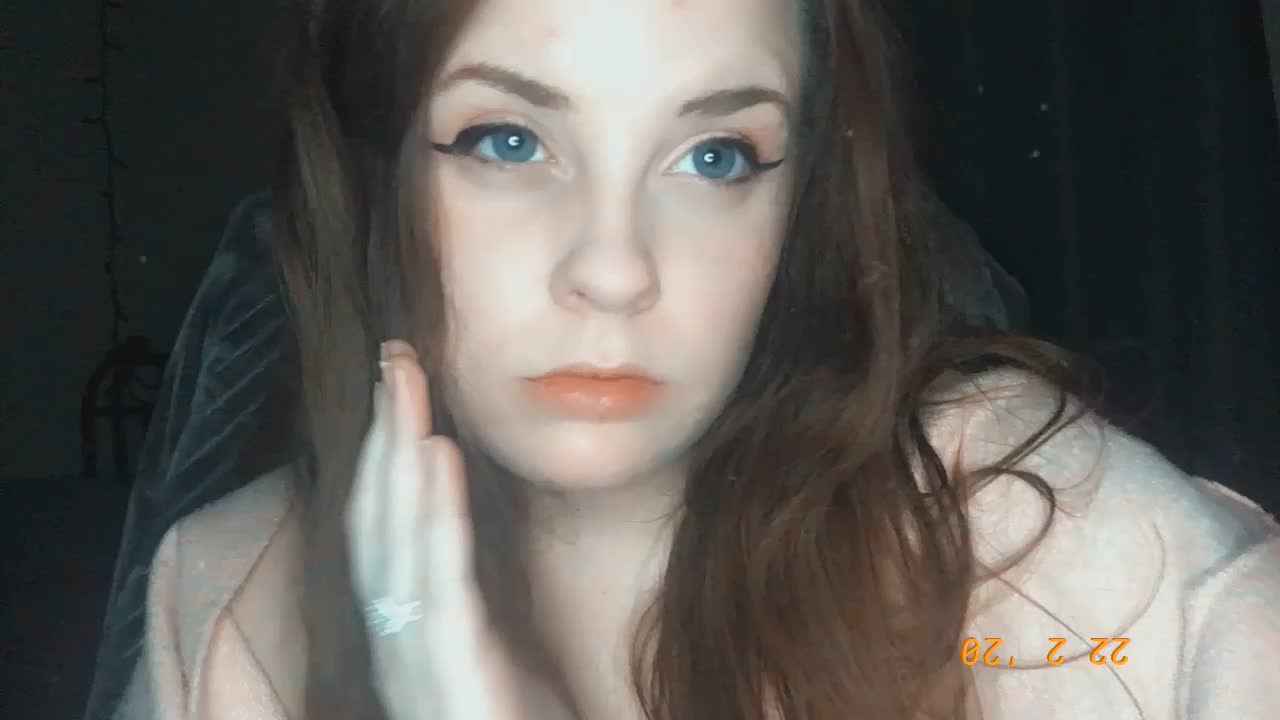 This is what I look like when you send me videos of your cock cumming to me 💕💕