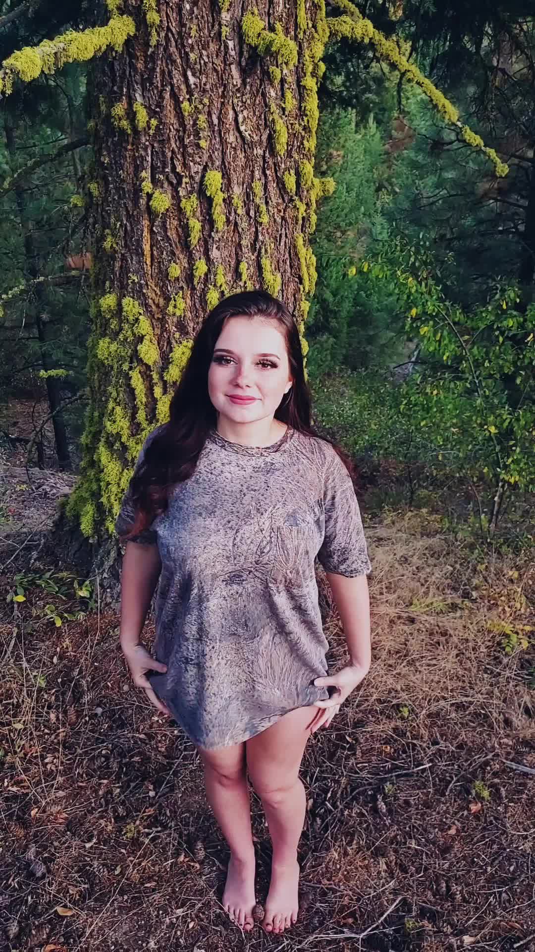 Nature TITTY drop 🌲 to make your monday better 😘
