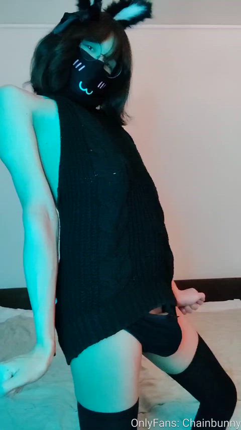 We're having a sleepover and you wake up to this~ 🖤💦