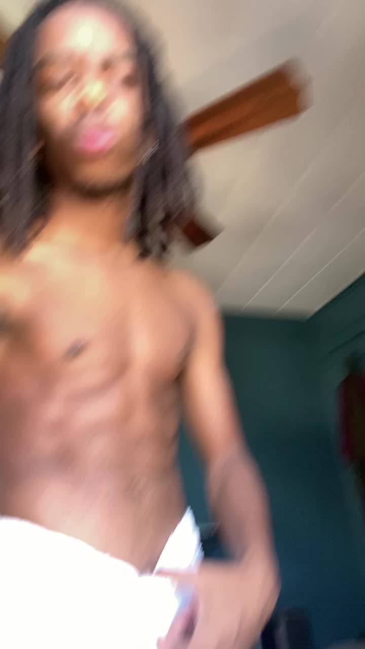 19 New Jersey I’m looking for a fwb or a hookup I’m a 19 black college student. I can host or travel to meet.