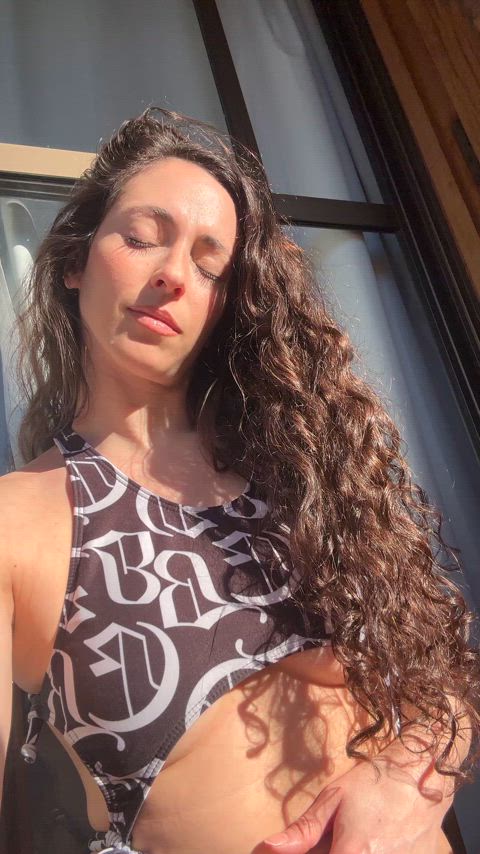 Am I pretty enough for you ?