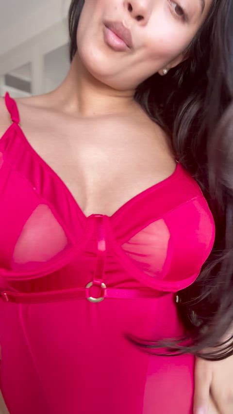 Need your opinion - do you prefer real or fake titties?