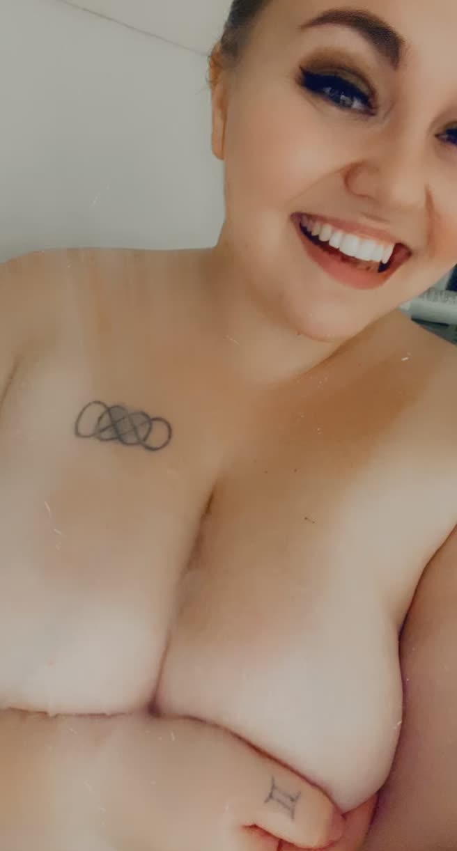 Shower time 💦 oc