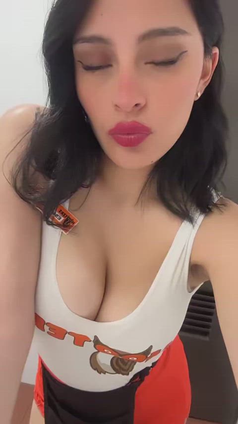 Today I will be your waitress, what will be your order?