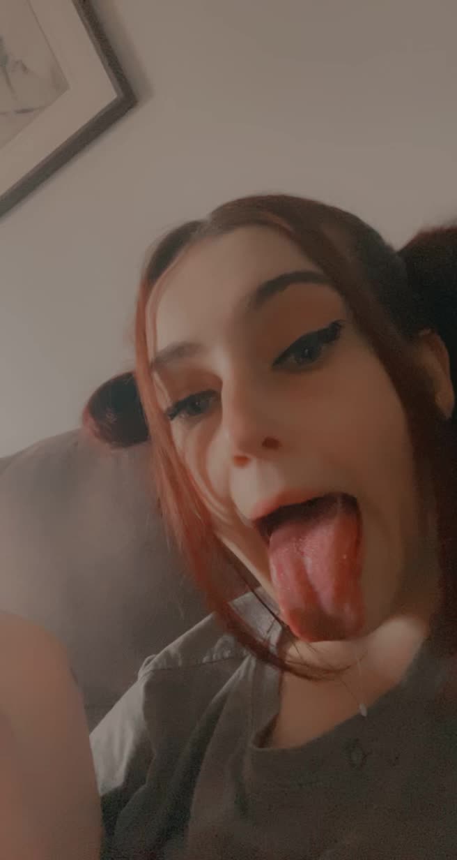 I have a long tongue 🙈