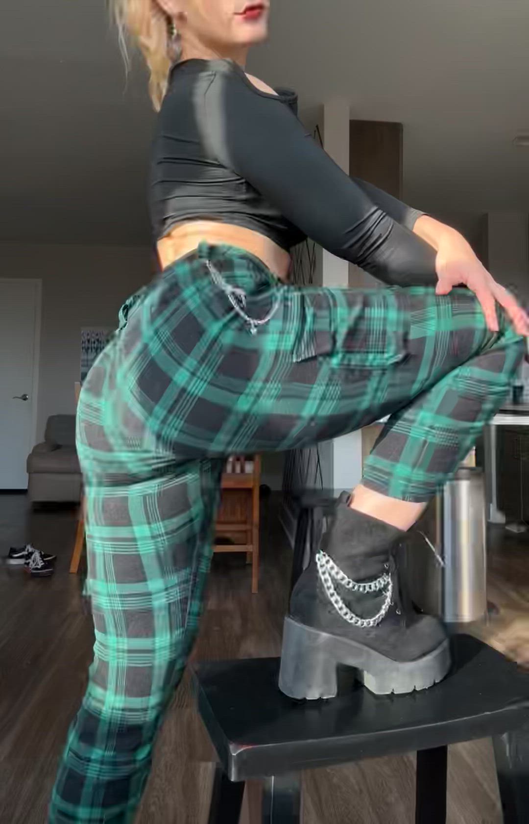 Even through pants it bounces ;)