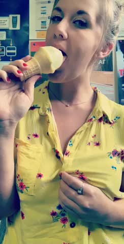 let me dazzle you with my one-handed office shenanigans