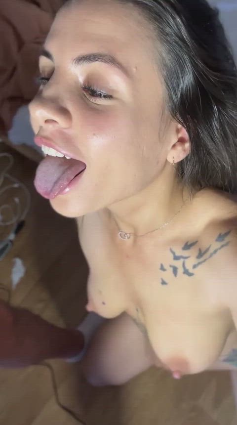 Beautiful cumslut loves facial