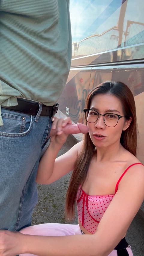 The average man receives 4 blowjobs a week, how about you?