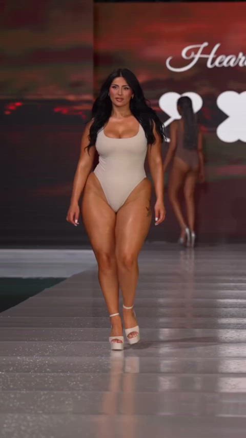 Thickkk baddie
