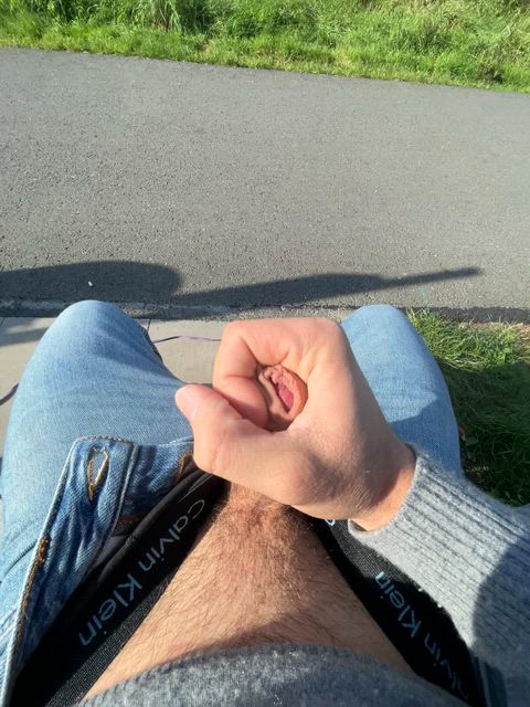 Jerking Off on my Evening Walk