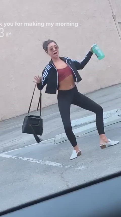 Sarah Hyland yoga pants