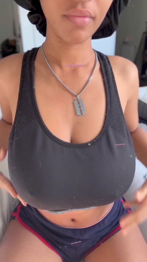 The way She Pulls Them Out 🥵🫠