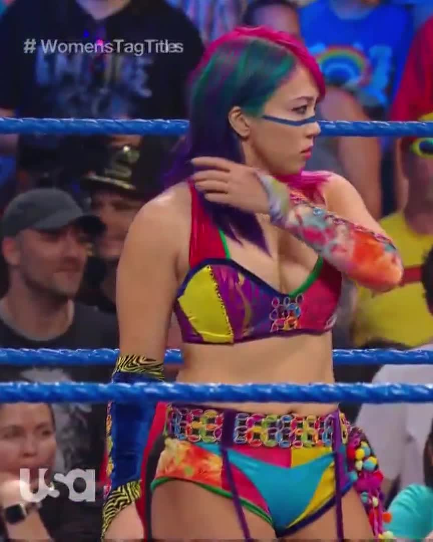 Asuka is so damn sexy 😍