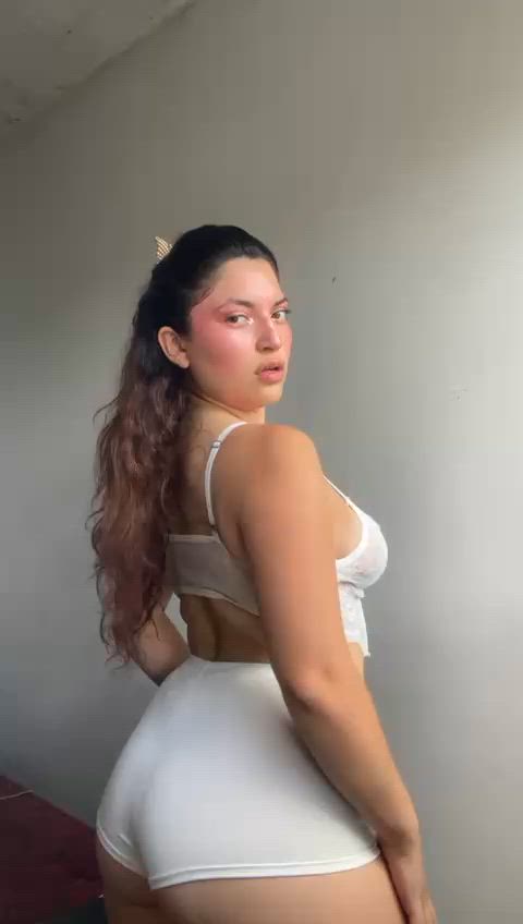 Don't you want to see me like this with nothing on?🤏🏻