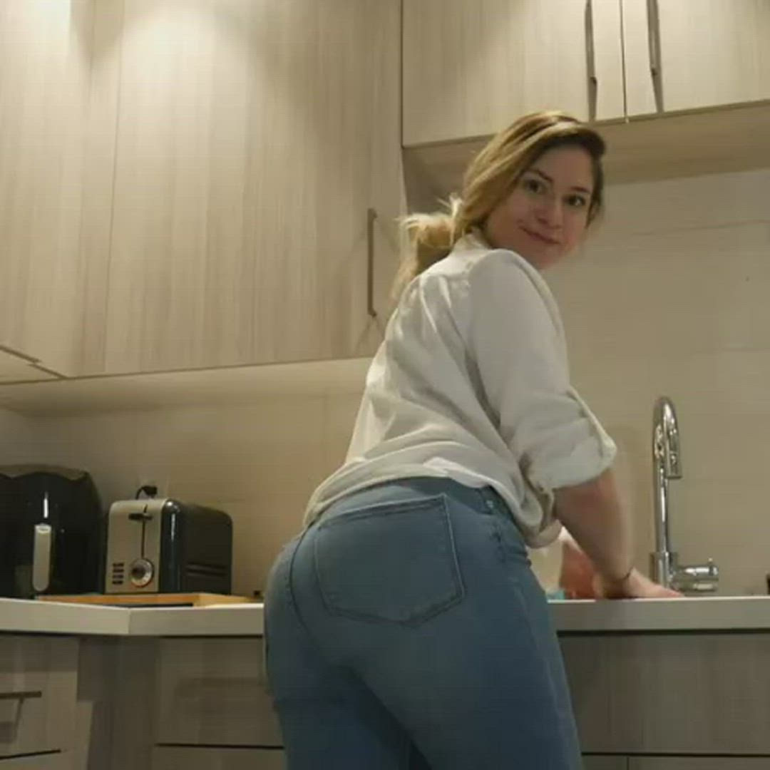 i'd give anything to take a shower with her