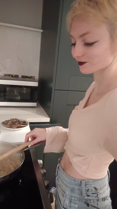 Hiya I'm Lily the girl next door you dream about