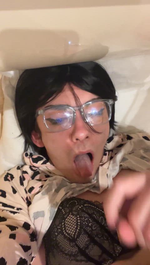 Came all over my cute face and licked it all up 🤍💦