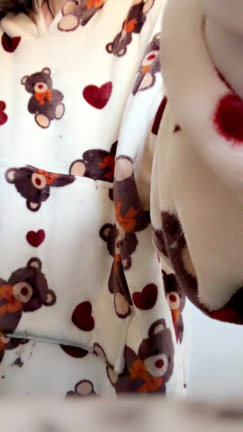 This 40° stuff  is not for me  but at least I get fluffy sweaters 😋