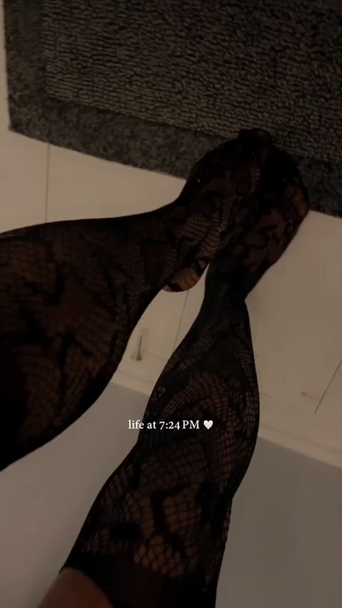 (25) This bussy got power. Happy Halloween. Spooky sex? Passable fem crossdresser ready to play 🤭 these juicy soft lips and phat ass cheeks will satisfy your lust. Hmu