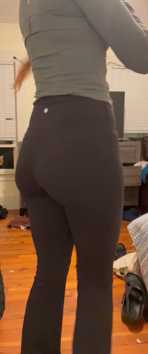 I think my male coworkers love when I wear my lulu