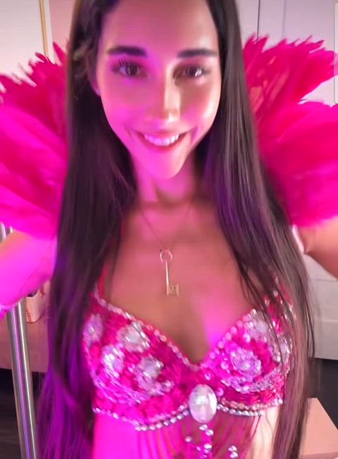 So cute with the hips 😵‍💫