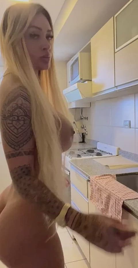 Love to spread and twerk it for you