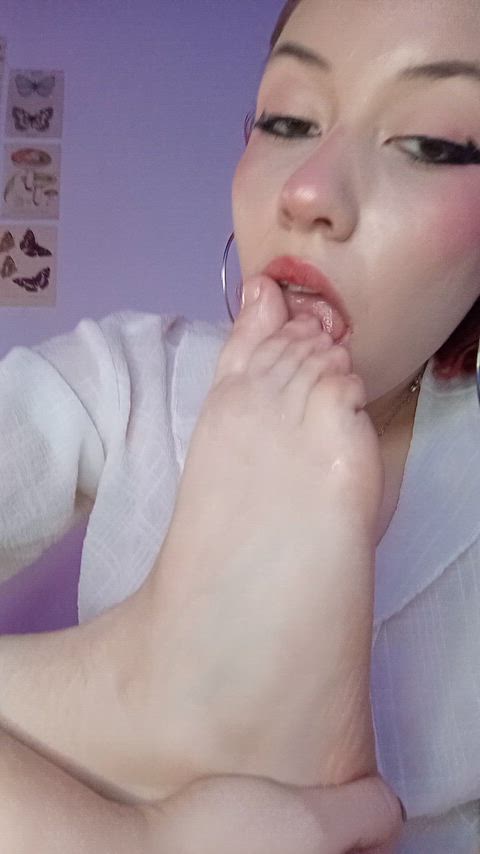 Cover my toes with your cum