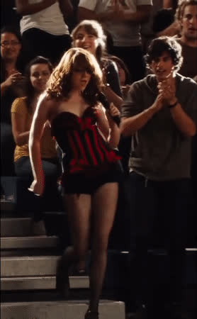 Emma Stone sexy walk