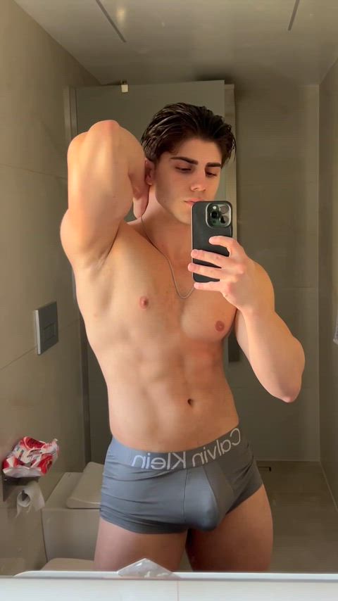 [21] do you like those abs?