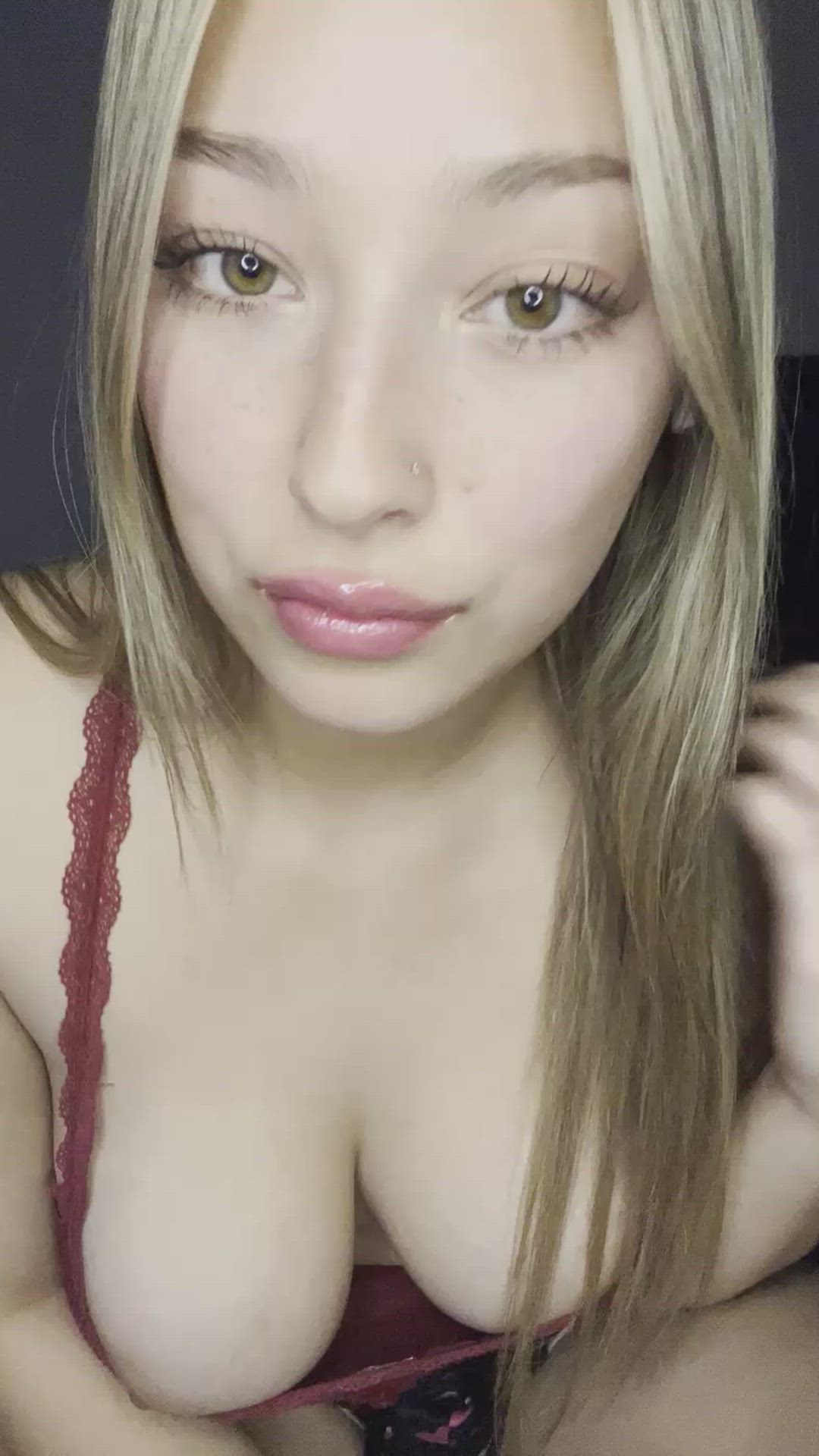 Pretty 18yo latina